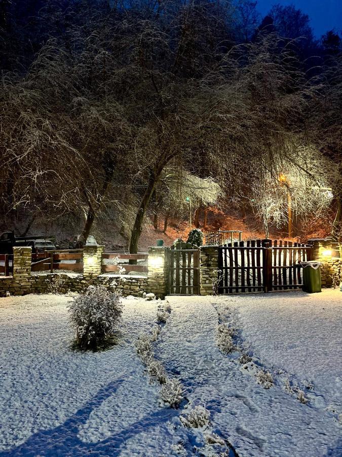 Casa De Piatra Villa Strungari ภายนอก รูปภาพ